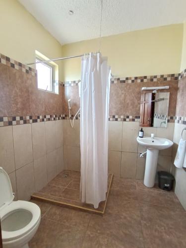 pawenzi_serviced_studio_bathroom
